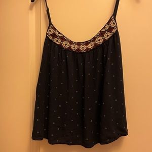 4/$15 Bundle Sale! EC size large detailed & pretty top with adjustable straps
